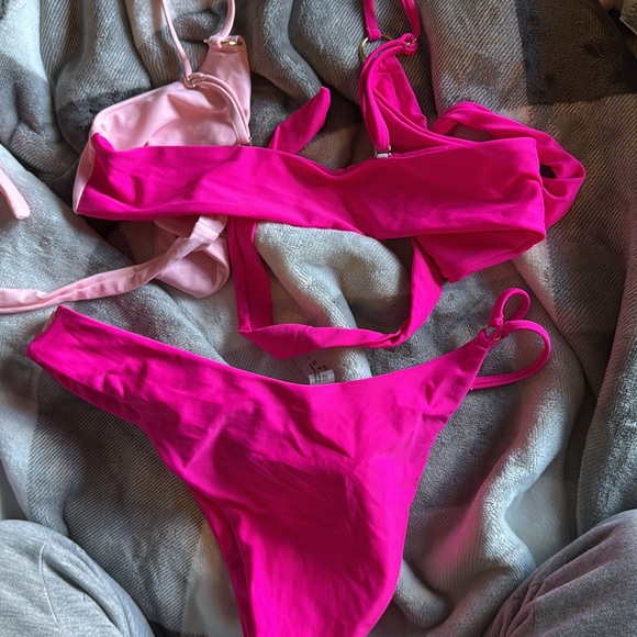 size L hot pink SHEIN bikini - Picture 2 of 3